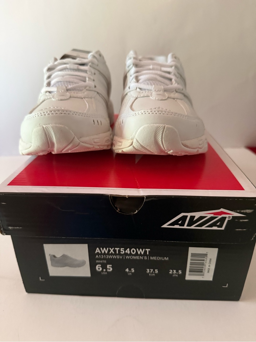 Avia White Lace-Up Sneakers Women’s 6.5 Medium NEW IN BOX